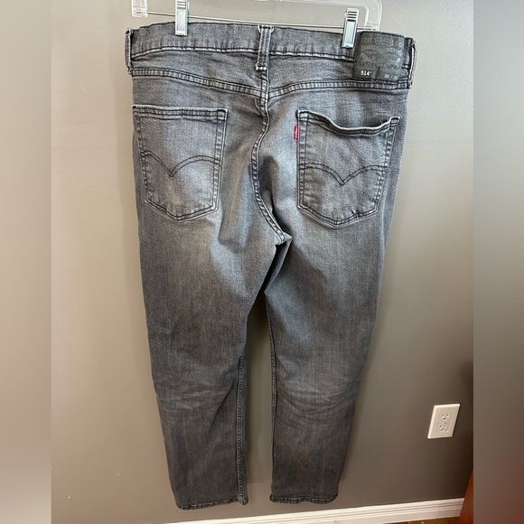 LEVIS | Men’s 514 Black Straight Legged Jeans - Picture 2 of 3